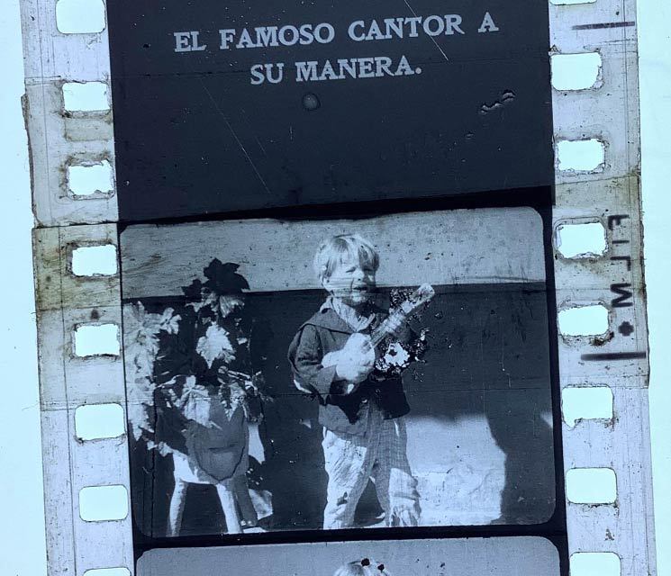 Negatives of a little boy singing and playing his guitar. From The Great Film of Uruguay: Carlos Alonso Collection Carlos Alonso collection, SODRE.